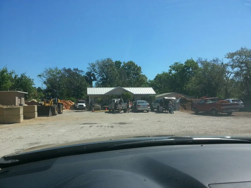 Professional yard cleanup service for beautiful yards in Ormond Beach, FL by Weedo's Landscape Supply