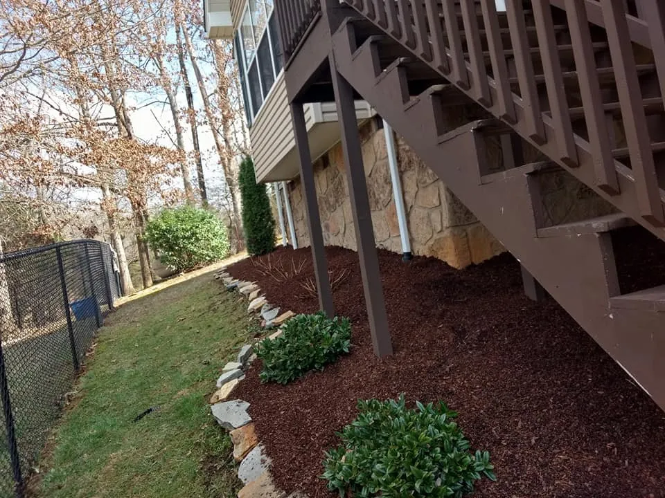 Affordable yard cleanup service experts serving Morristown, TN - Weeds-N-Things