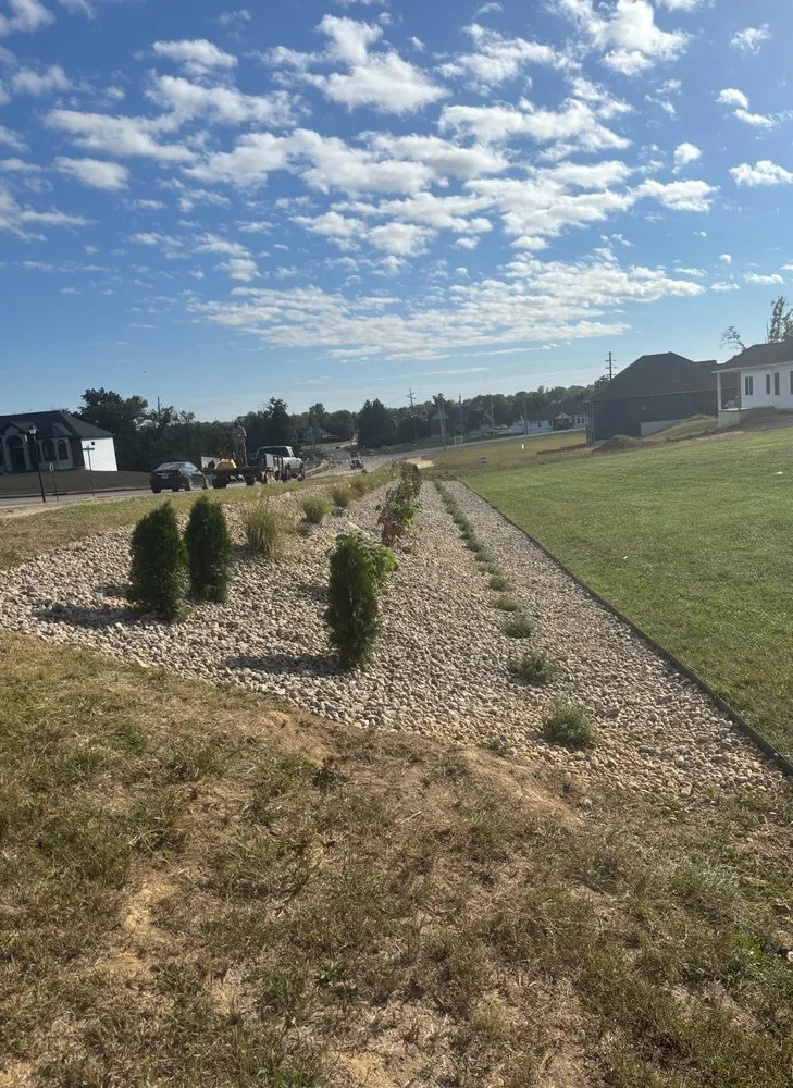 Custom landscape design in Waterloo, IL by Weedwackers Lawncare