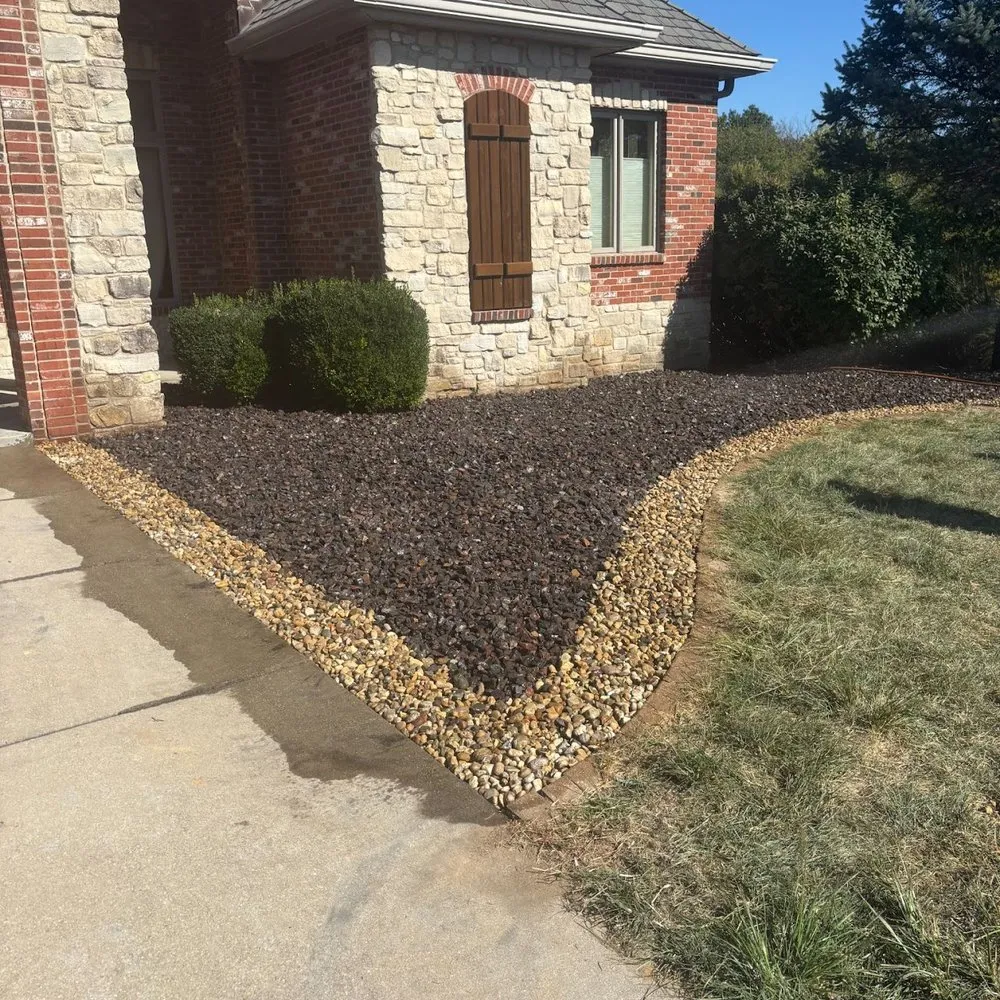 Expert landscape installation experts serving Waterloo, IL - Weedwackers Lawncare