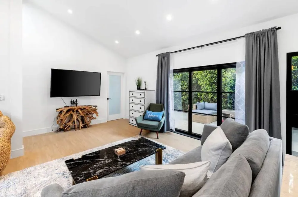 Local yard maintenance for residential properties in Tarzana, CA by Wefiks