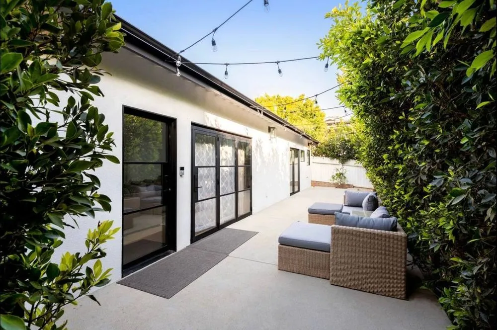 Affordable lawn mowing service for year-round maintenance in Tarzana, CA by Wefiks