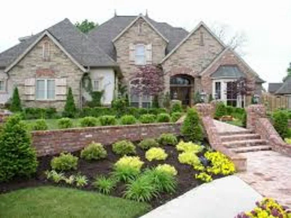 Expert lawn care service experts serving Carol Stream, IL - Weiss Lawn Care