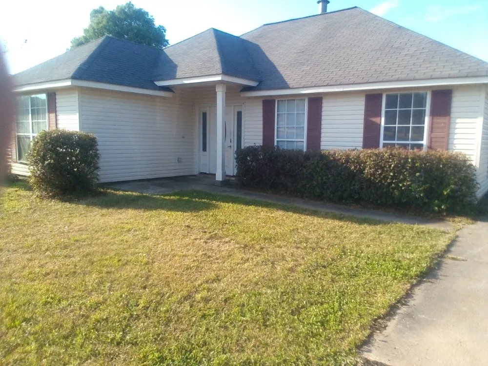 Expert lawn mowing service in Covington, LA by Welch Lawn Services