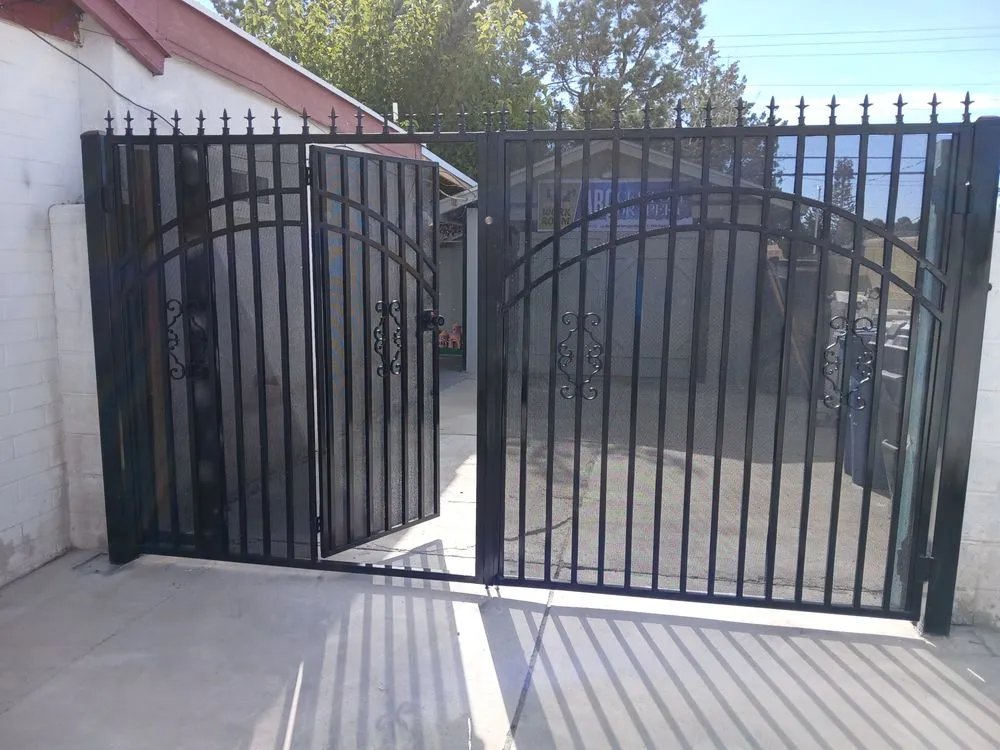 Affordable yard maintenance in Albuquerque, NM by Welding and Landscaping Darmelin