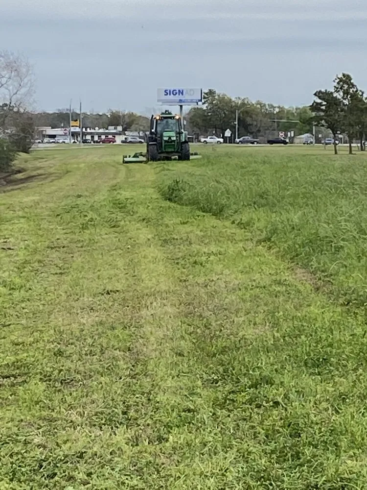 Professional residential landscaping for year-round maintenance across Houston, TX - Weldon Booker Mowing