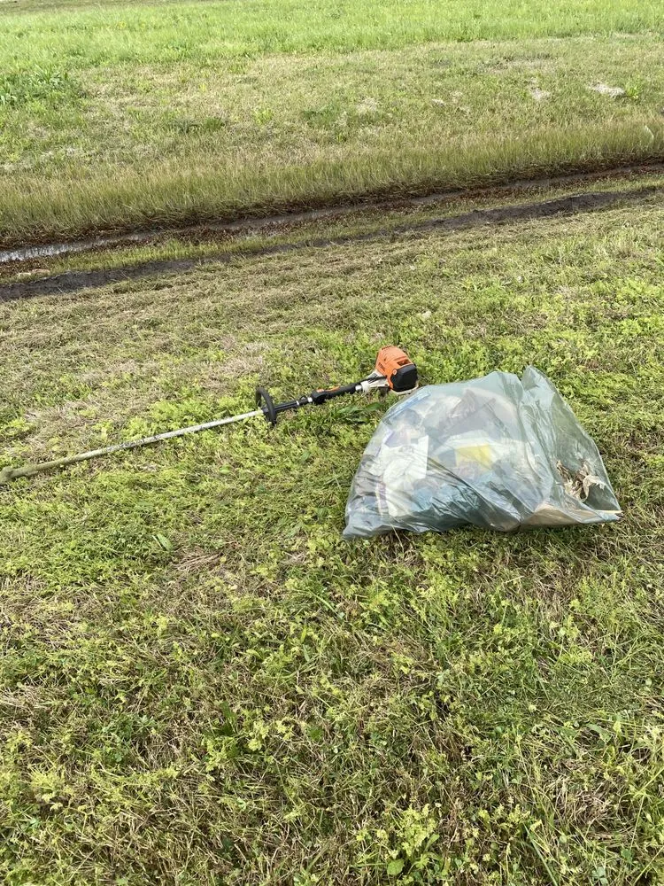 Expert yard maintenance experts serving Houston, TX - Weldon Booker Mowing