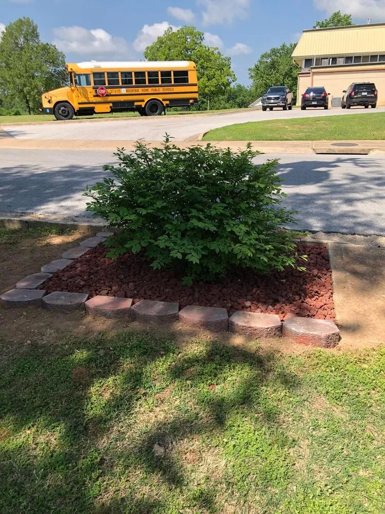 Top-rated lawn care service in Mountain Home, AR by Wells Landscaping