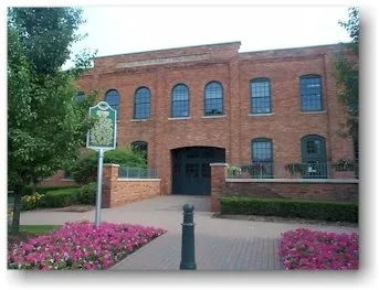 Custom lawn care service for homes in Rochester, MI by Wendel Tree & Landscaping