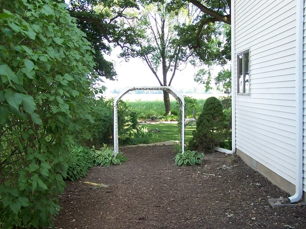 Professional outdoor landscaping for residential properties in Lake Bluff, IL by Wendt Landscaping