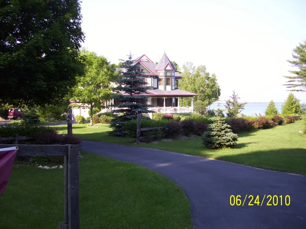 Professional garden landscaping for year-round maintenance in Lake Bluff, IL by Wendt Landscaping