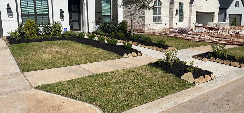 Expert garden landscaping for homes in Richmond, TX by Wes Lawn Care