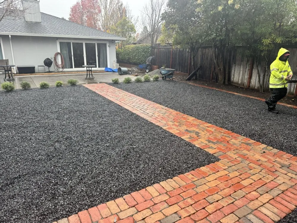 Custom landscaping services for residential properties in Santa Rosa, CA by West Bay Garden