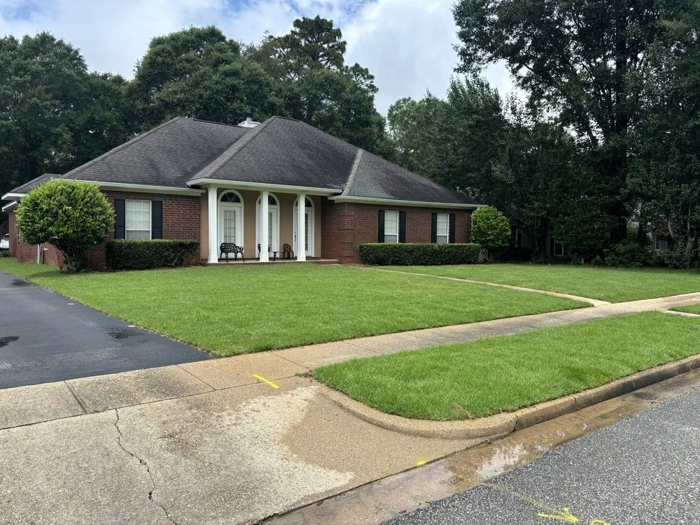 Expert outdoor landscaping for homes in Mobile, AL by West Bay Landscape& Lawn