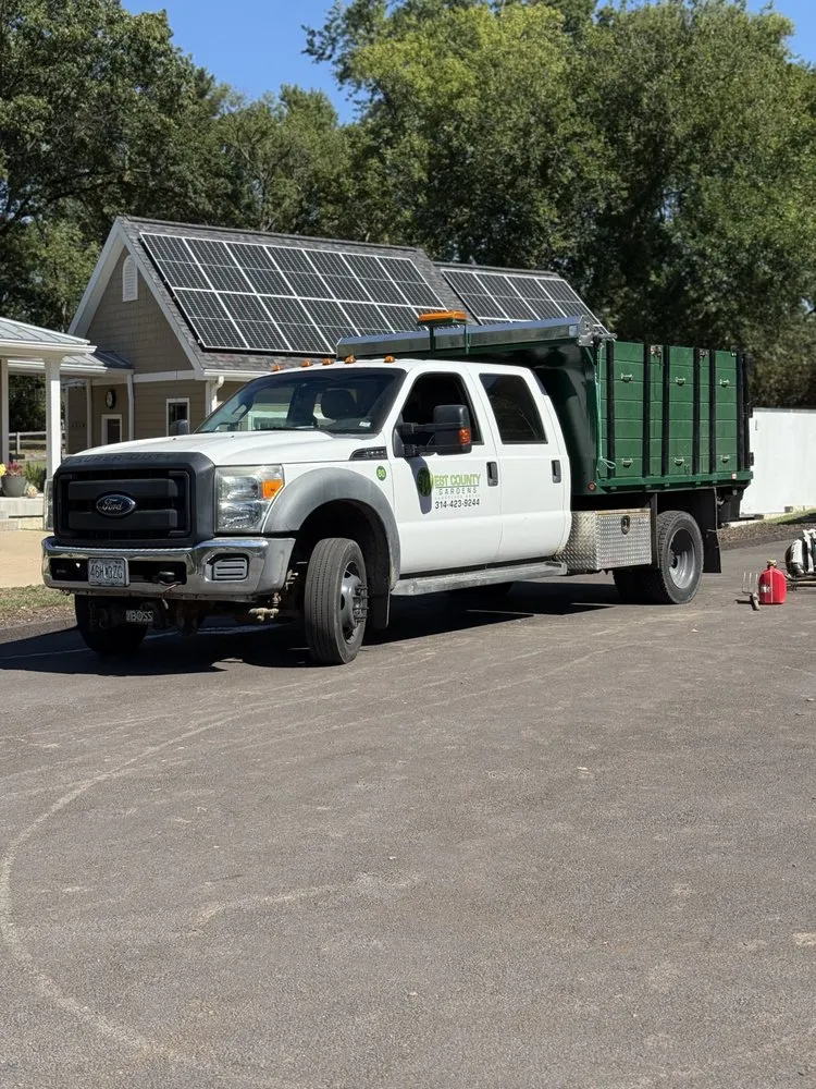 Expert garden landscaping in Saint Louis, MO by West County Gardens Inc