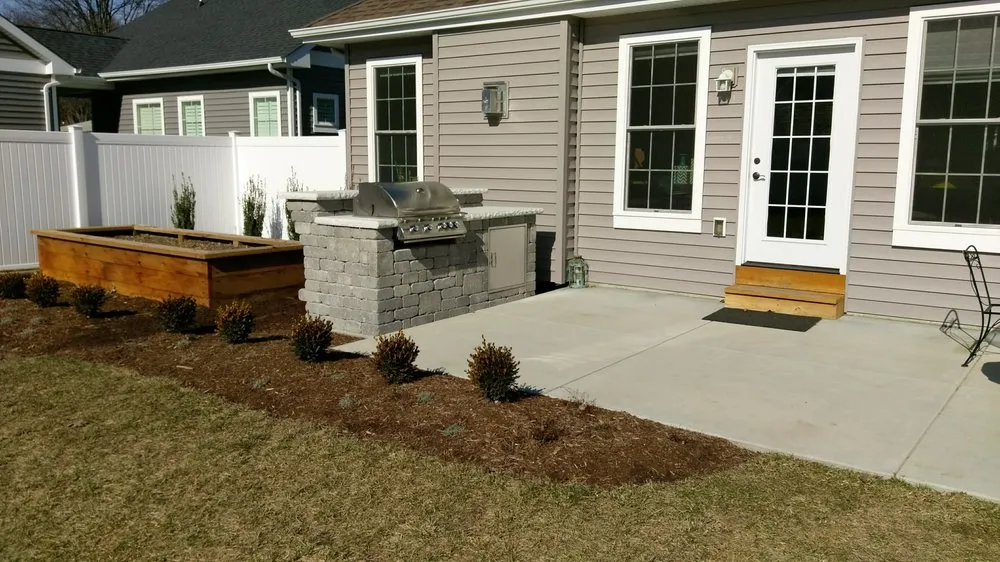 Reliable yard maintenance in Valley Park, MO by West County Landscaping