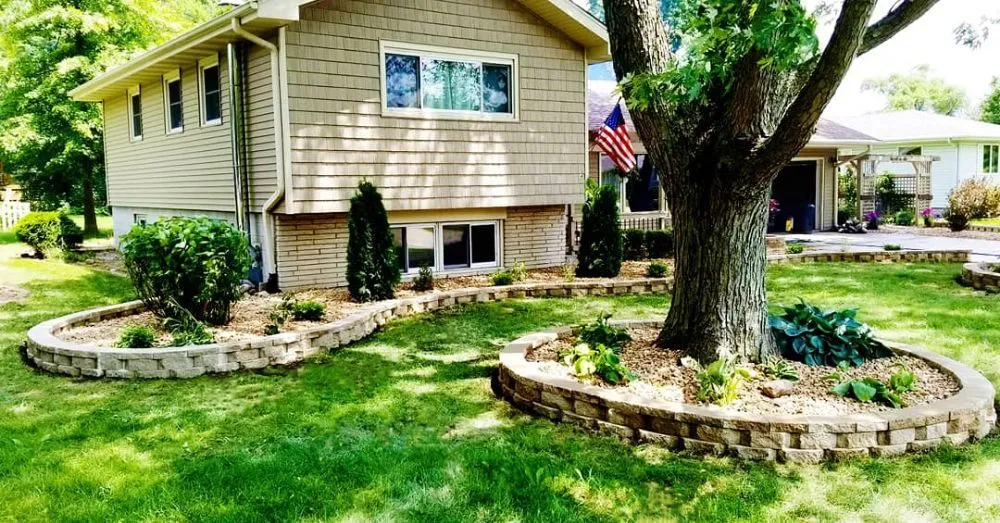 Top-rated lawn mowing service experts serving Schererville, IN - West Lake Properties