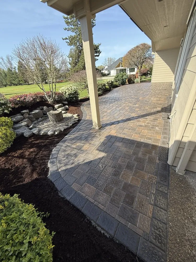 Affordable garden landscaping in Portland, OR by West Stone Pavers