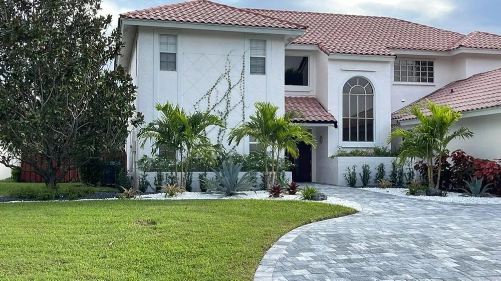 Custom lawn care service in Boynton Beach, FL by WGF Business