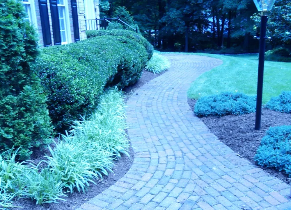 Local lawn mowing service experts serving Annapolis, MD - Whitaker's Landscaping