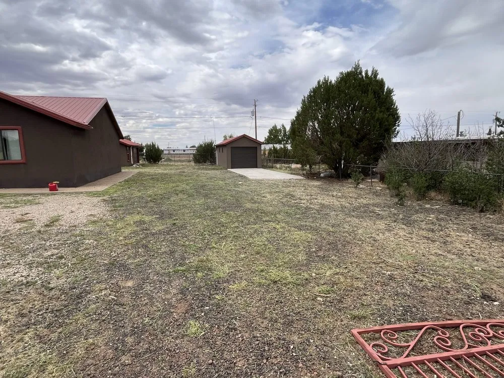 Affordable yard cleanup service in Snowflake, AZ by White mountain Yardworks