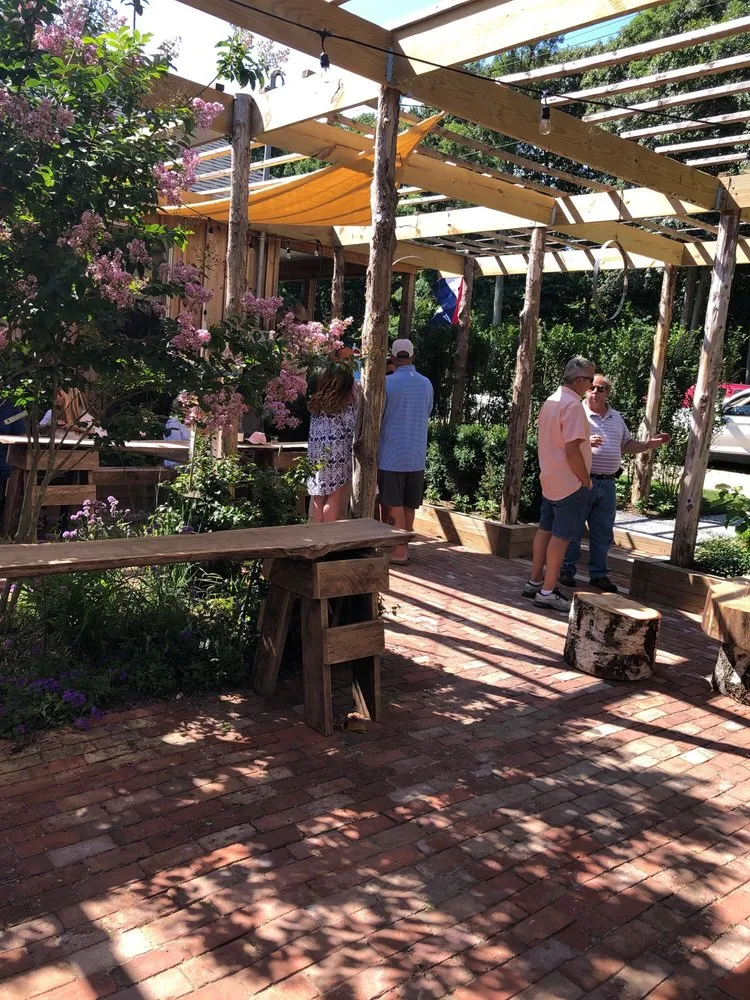 Custom yard cleanup service for homes across Shelter Island, NY - White Oak Farm And Gardens