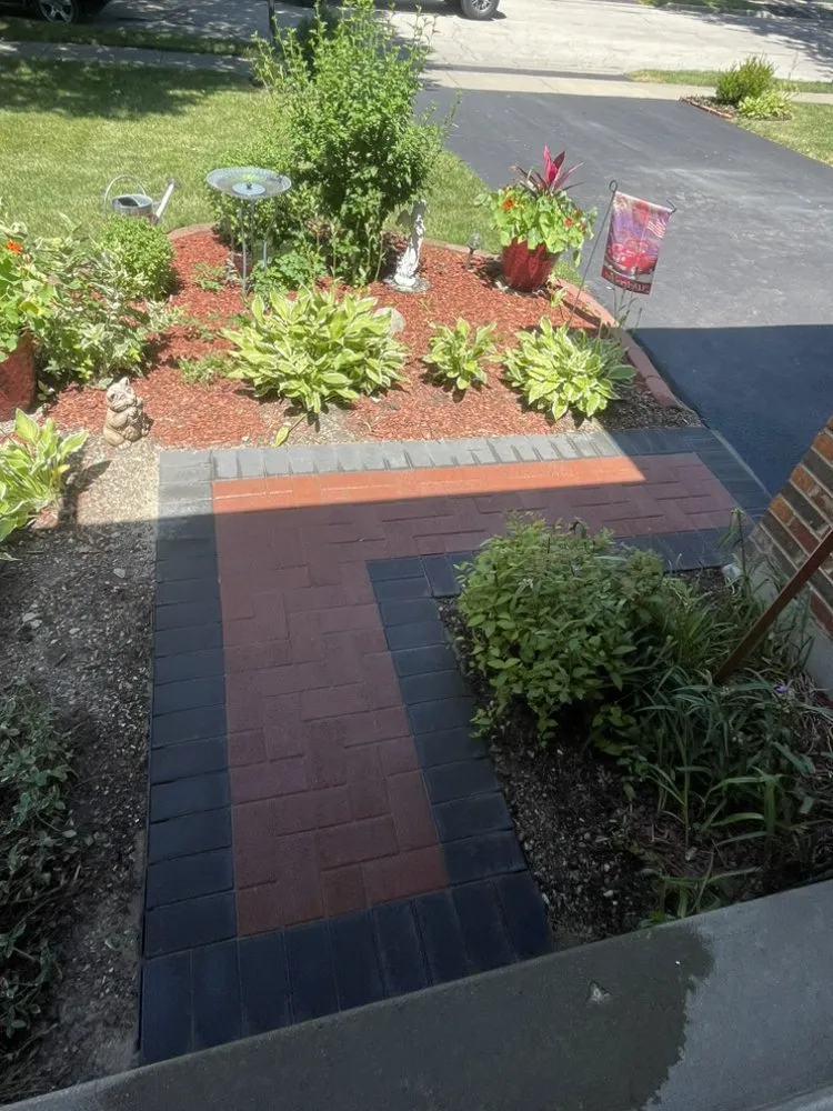 Top-rated residential landscaping for beautiful yards in Round Lake Beach, IL by White Oak Landscaping