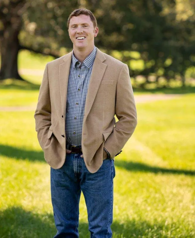 Professional landscaping services with custom design in Leesburg, VA by White Pearl Management