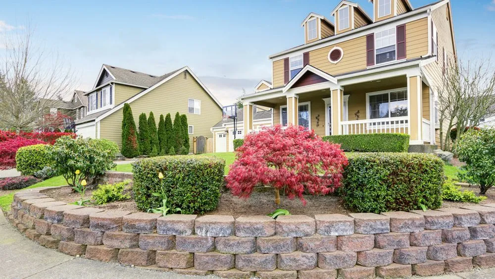 Expert outdoor landscaping in Edgewood, FL - WhiteOaks Landscape