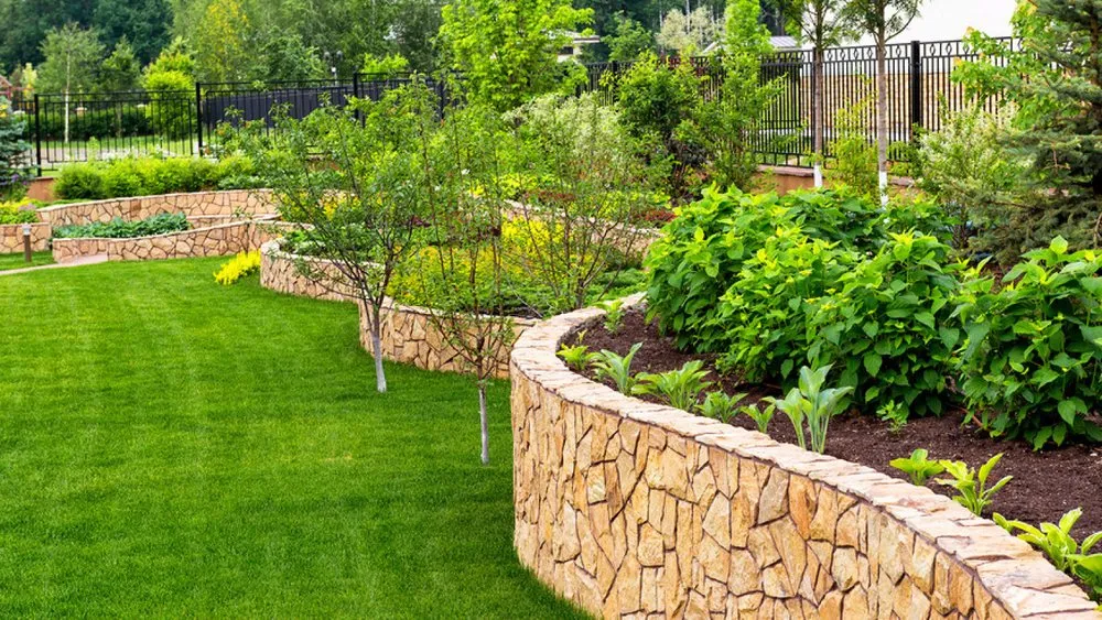 Reliable lawn care service for beautiful yards across Edgewood, FL - WhiteOaks Landscape