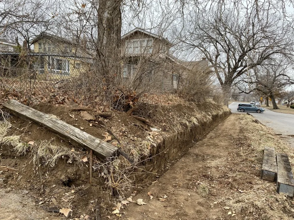 Expert yard maintenance in Kansas City, KS by Whitewood Lawncare