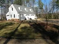 Expert lawn care service in Quinton, VA by Whitlow Landscaping & Design