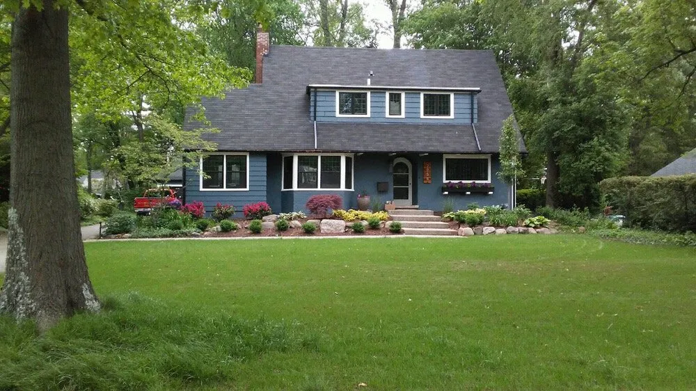 Professional lawn mowing service experts serving Grand Blanc, MI - Whitson Landscaping