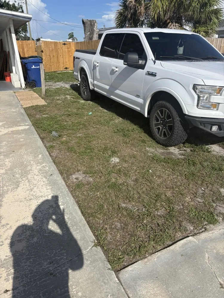 Local yard cleanup service in Sarasota, FL - Wicho Landscaping