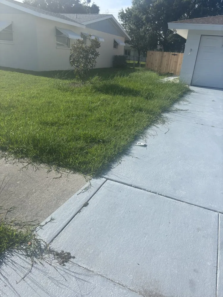 Top-rated lawn mowing service for beautiful yards in Sarasota, FL by Wicho Landscaping