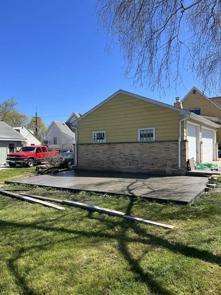 Expert lawn mowing service experts serving Milwaukee, WI - Wick Services