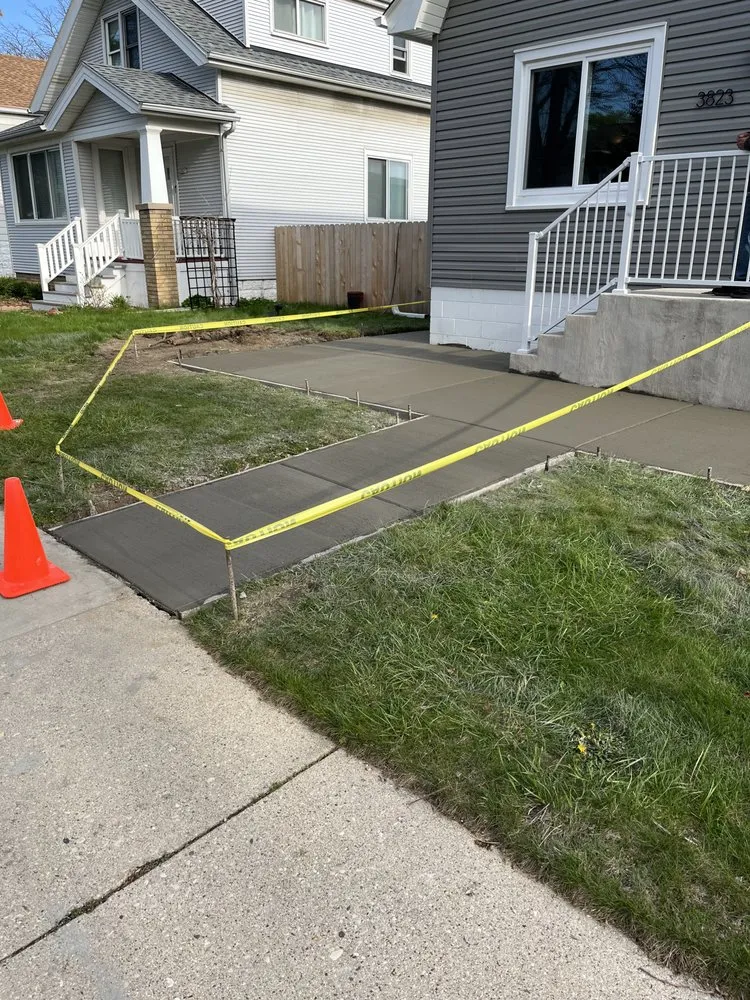 Top-rated garden landscaping for beautiful yards in Milwaukee, WI by Wick Services