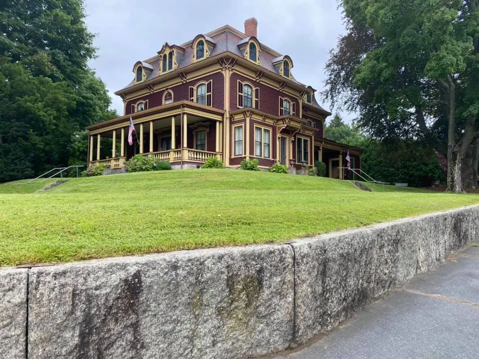 Top-rated yard cleanup service for beautiful yards across Attleboro, MA - Wicked Nice Lawn