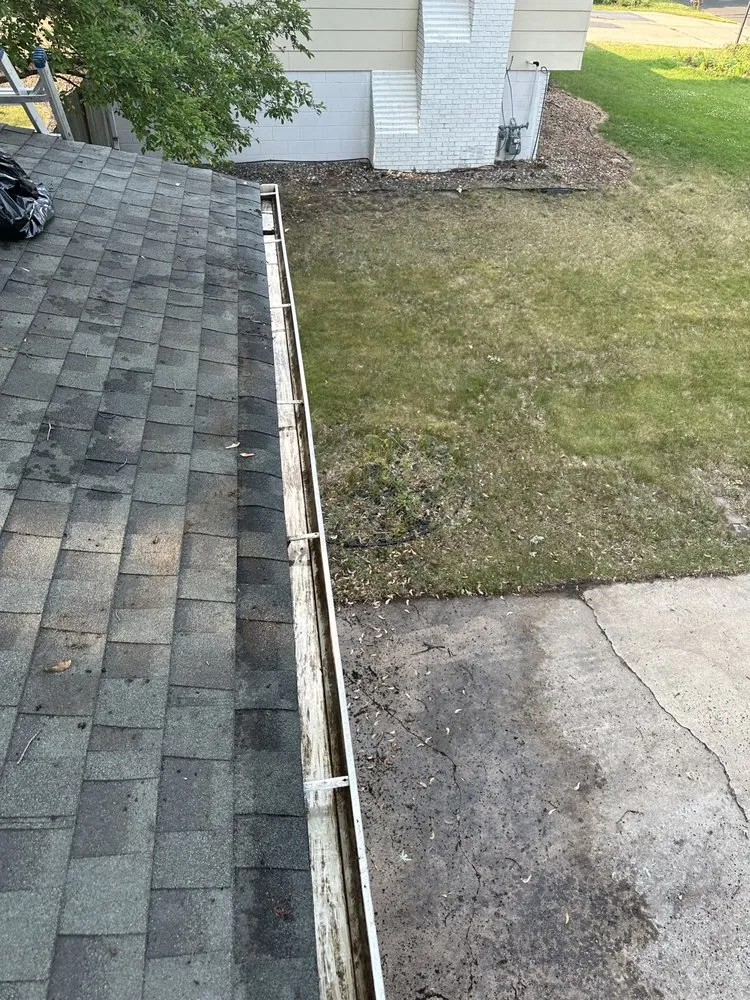 Trusted lawn mowing service in Minneapolis, MN by Wick's Lawn Care