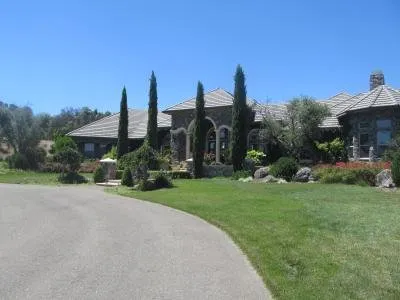 Reliable yard maintenance in Seattle, WA by Wildcraft Gardens