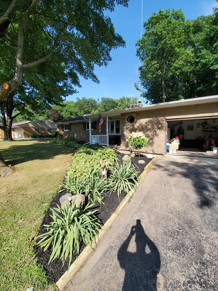 Custom outdoor landscaping experts serving Willoughby, OH - Wilde Property Services