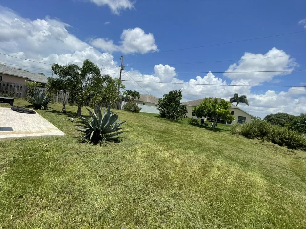 Professional landscape design with custom design in Okeechobee, FL by Wilder’s Lawn service
