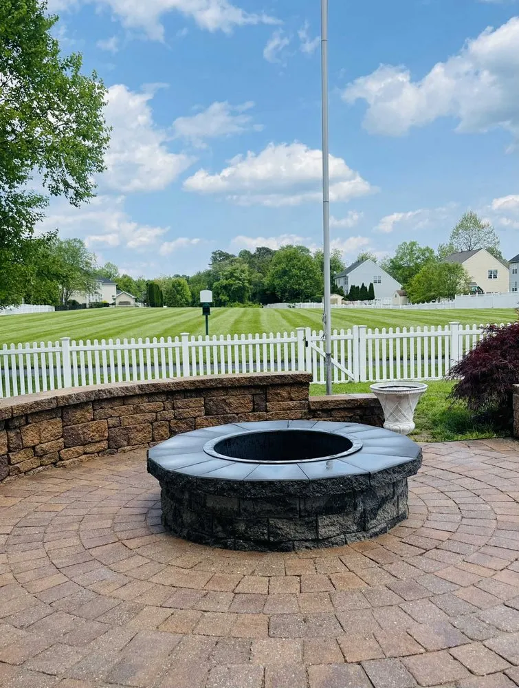 Expert yard maintenance for year-round maintenance in Davidsonville, MD by Wilfredo Hardscaping