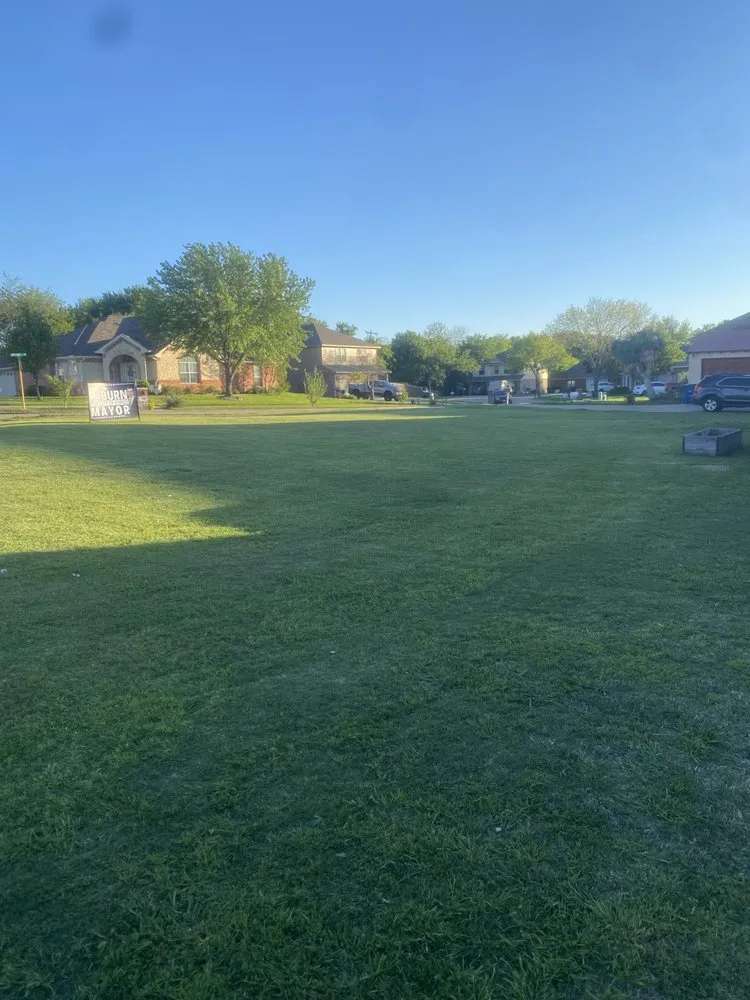 Custom landscape installation in Ennis, TX by Wilko Mow