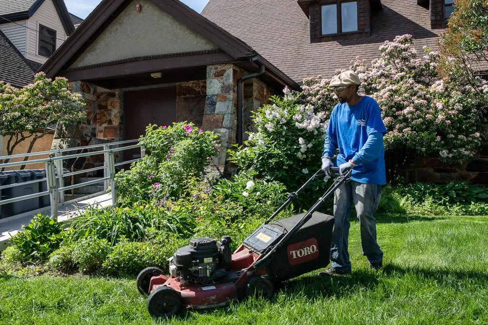 Expert garden landscaping experts serving Jamaica Plain, MA - Will Mow Lawn