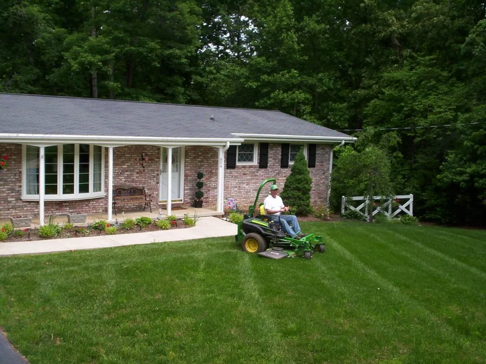 Reliable lawn mowing service in Ramseur, NC - Willenborg Worxs