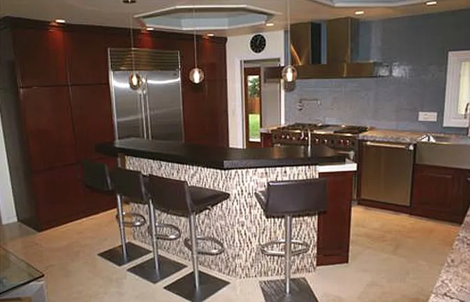 Local yard cleanup service in Los Angeles, CA by William Davidson Interiors