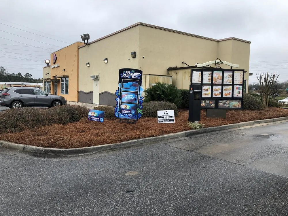 Custom lawn care service for homes in Savannah, GA by Williams Landscaping