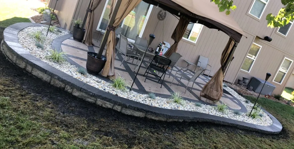 Custom lawn mowing service for residential properties in Lee's Summit, MO by Williams lawn & Total Maintenance