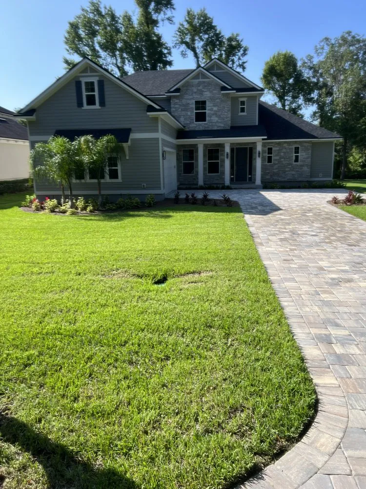 Custom lawn mowing service in Jacksonville, FL by Williams’ Lawn Care